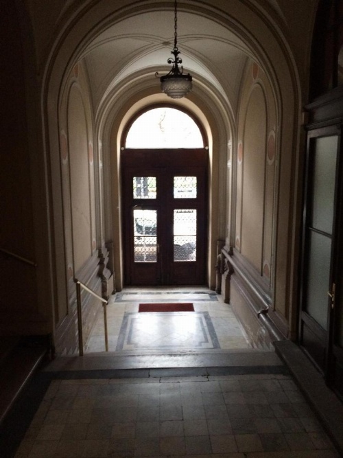 House 5 image 9